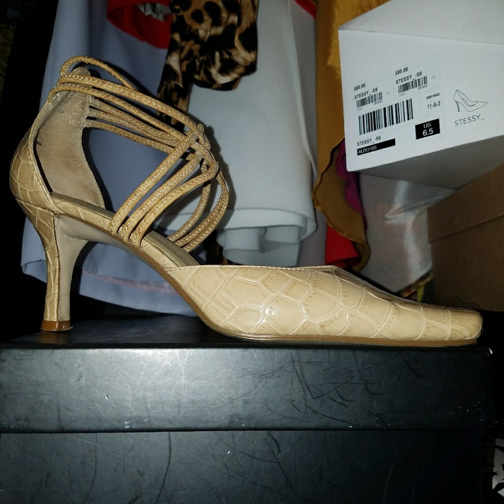 Shoes - Picture 3 of 8